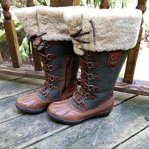 UGG Edmonton leather/sheepskin waterproof SIZE 7